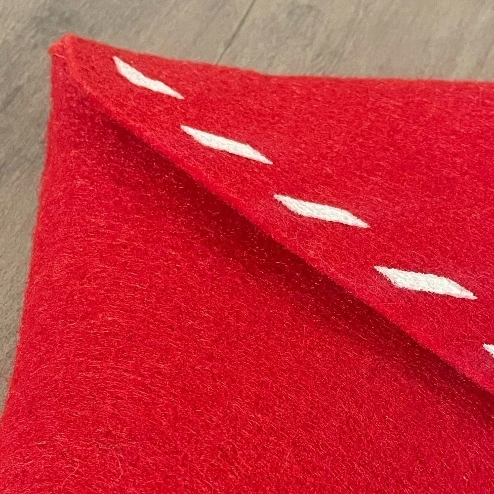 VINTAGE RED FELT ENVELOPE TO SANTA AT THE NORTH POLE 9